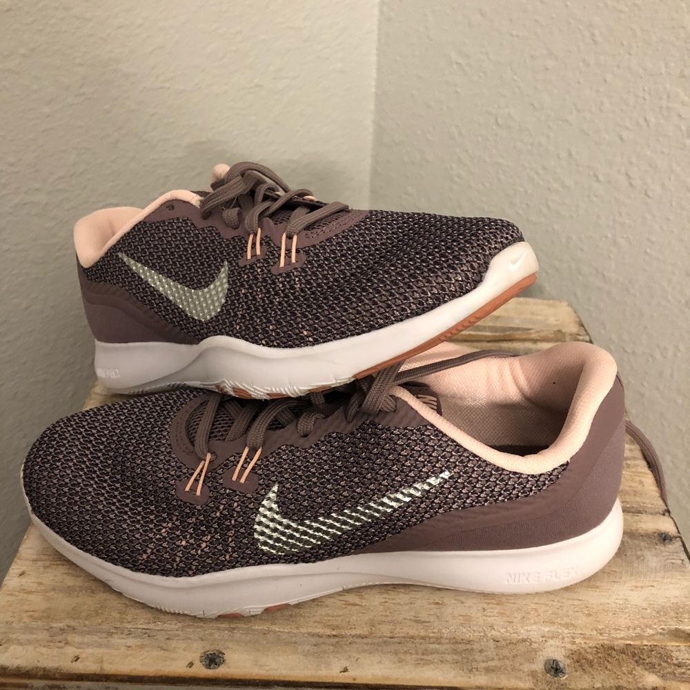 NEW Nike flex. Size 7. Awesome color